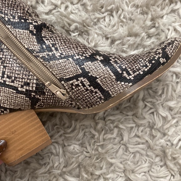 Snakeskin booties - Picture 8 of 8